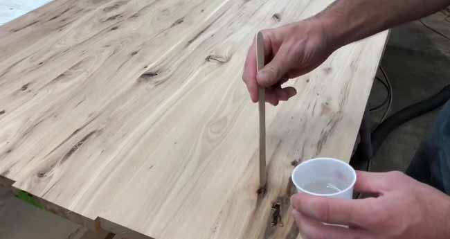 Exactly How to Fill Cracks in Wood with Epoxy?